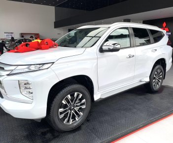 Mitsubishi Pajero Sport 2022 - Giá xe lăn bánh