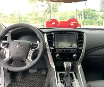 Mitsubishi Pajero Sport 2022 - Giá xe lăn bánh