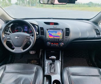 Kia K3 2009 - Xe màu trắng