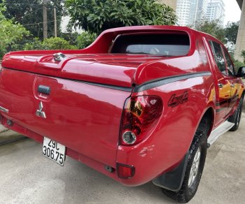 Mitsubishi Triton 2012 - Xe màu đỏ