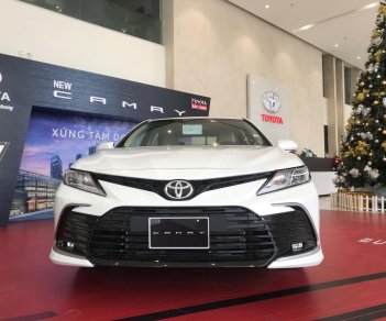 Toyota Camry 2021 - Xe mới, duy nhất 1 xe, giá chỉ 1.010tr, hỗ trợ trả góp, tặng bảo hiểm thân vỏ, gói phụ kiện chính hãng