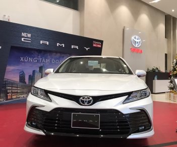 Toyota Camry 2021 - Xe mới, duy nhất 1 xe, giá chỉ 1.010tr, hỗ trợ trả góp, tặng bảo hiểm thân vỏ, gói phụ kiện chính hãng