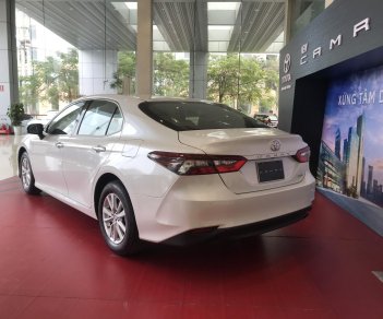 Toyota Camry 2021 - Xe mới, duy nhất 1 xe, giá chỉ 1.010tr, hỗ trợ trả góp, tặng bảo hiểm thân vỏ, gói phụ kiện chính hãng