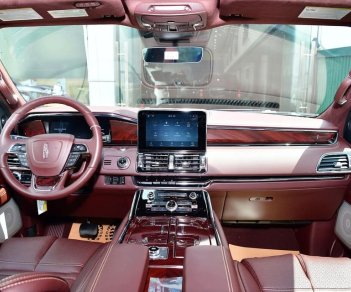 Lincoln Navigator 2021 - Màu đỏ, xe nhập