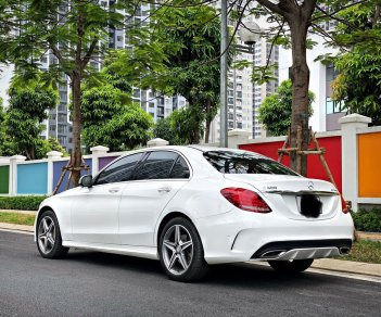 Mercedes-Benz C300 2016 - Nội thất carbon biển Hà Nội