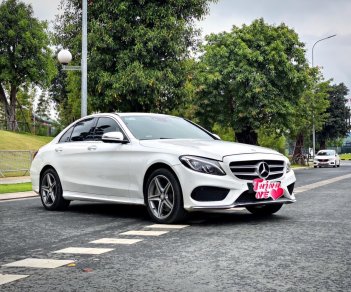 Mercedes-Benz C300 2016 - Nội thất carbon biển Hà Nội