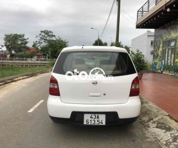 Nissan Livina 2011 - Màu trắng