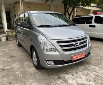 Hyundai Starex 2016 - 9 chỗ máy dầu, số sàn - Xe biển tỉnh đã rút hồ sơ cầm tay