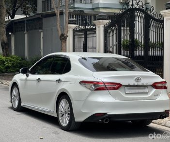 Toyota Camry 2019 - Cần bán gấp, xe biển Hà Nội, giá tốt nhất (Giá thương lượng cho khách thiện chí mua)