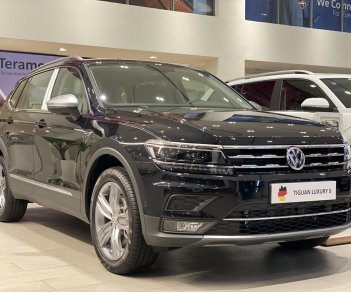 Volkswagen Tiguan 2022 - Màu đen có sẵn giao khuyến mãi sốc cho tháng 11/2022 - Liên hệ Ms Minh Thư lái thử xe tận nhà