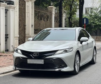 Toyota Camry 2019 - Cần bán gấp, xe biển Hà Nội, giá tốt nhất (Giá thương lượng cho khách thiện chí mua)