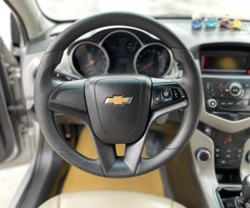 Chevrolet Cruze 2015 - Form mới 2016, màu bạc, số tay, chính chủ, đúng 5v km xịn. Xe quá chất lượng