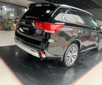 Mitsubishi Stavic 2022 - Giao xe ngay, quà tặng 45 triệu, thẻ chăm xe 1 năm