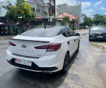 Hyundai Elantra 2019 - Màu trắng, giá 685tr