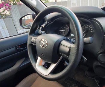 Toyota Hilux 2019 - Số tự động, giá 690tr