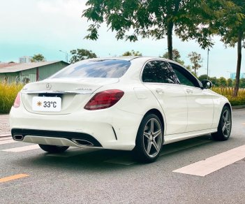 Mercedes-Benz 2016 - Xe màu trắng