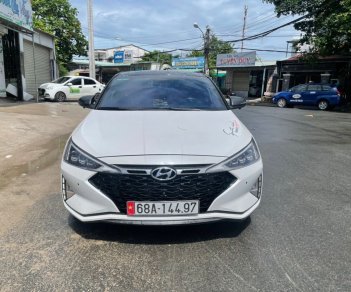 Hyundai Elantra 2019 - Màu trắng, giá 685tr