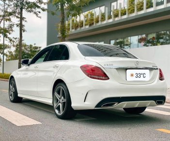 Mercedes-Benz 2016 - Xe màu trắng