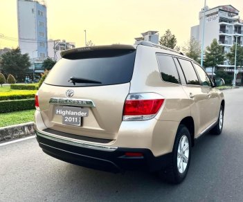 Toyota Highlander 2011 - Nhập Mỹ, loại form mới màu vàng cát, full đồ chơi cao cấp cửa sổ trời