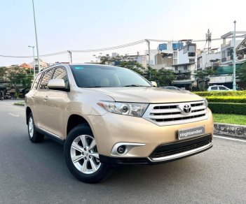 Toyota Highlander 2011 - Nhập Mỹ, loại form mới màu vàng cát, full đồ chơi cao cấp cửa sổ trời