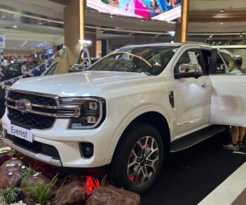 Ford Everest 2022 - Mới giao ngay kèm quà tặng cao cấp