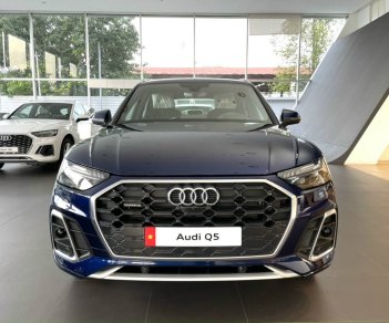 Audi Q5 2022 - Sẵn xe nhiều màu giao ngay tại showroom - Ưu đãi hấp dẫn trong tháng