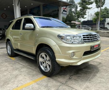 Toyota Fortuner 2012 - Màu ghi vàng