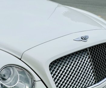 Bentley Continental 2009 - Màu trắng, nội thất nâu da bò