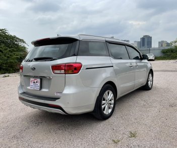 Kia Sedona 2016 - Xe màu bạc, còn rất mới và đẹp