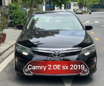 Toyota Camry 2019 - Bán xe màu đen