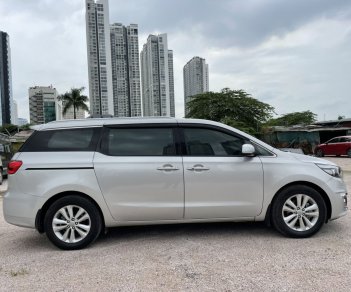 Kia Sedona 2016 - Xe màu bạc, còn rất mới và đẹp