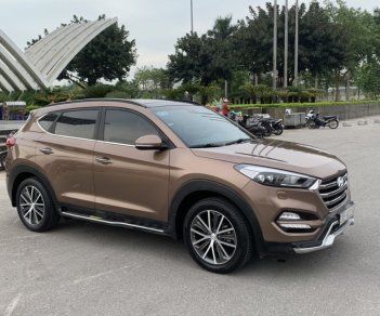 Hyundai Tucson 2016 - Màu nâu, xe nhập