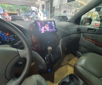 Toyota Sienna 2008 - Màu bạc xe gia đình