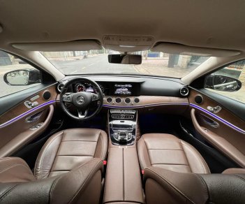 Mercedes-Benz E200 2018 - Biển Hà Nội sang tên không mất tiền biển