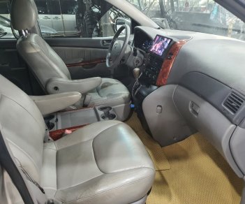 Toyota Sienna 2008 - Màu bạc xe gia đình