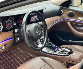 Mercedes-Benz E200 2018 - Biển Hà Nội sang tên không mất tiền biển