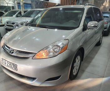 Toyota Sienna 2008 - Màu bạc xe gia đình