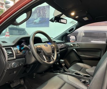 Ford Everest 2020 - Cần bán xe màu đỏ