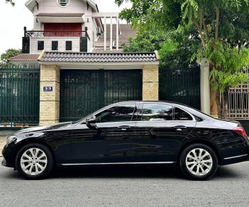 Mercedes-Benz E200 2018 - Biển Hà Nội sang tên không mất tiền biển