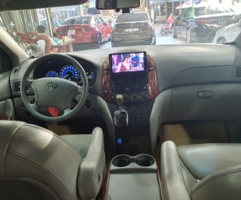 Toyota Sienna 2008 - Màu bạc xe gia đình