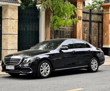 Mercedes-Benz E200 2018 - Biển Hà Nội sang tên không mất tiền biển