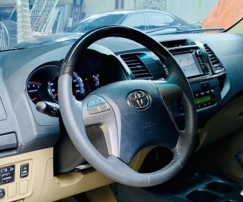 Toyota Fortuner 2015 - Cần bán lại xe màu trắng