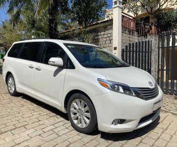 Toyota Sienna 2017 - Màu trắng