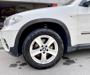 BMW X5 2011 - Cần bán xe màu trắng nội thất kem