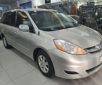 Toyota Sienna 2008 - Màu bạc xe gia đình