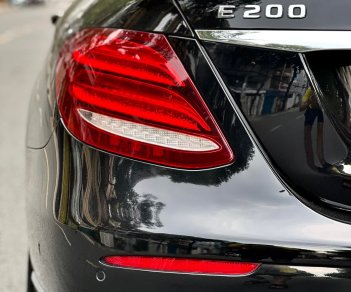 Mercedes-Benz E200 2018 - Biển Hà Nội sang tên không mất tiền biển