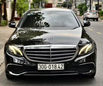 Mercedes-Benz E200 2018 - Biển Hà Nội sang tên không mất tiền biển