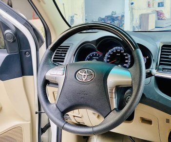 Toyota Fortuner 2015 - Cần bán lại xe màu trắng