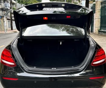 Mercedes-Benz E200 2018 - Biển Hà Nội sang tên không mất tiền biển