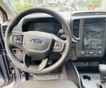 Ford Ranger 2022 - Màu ghi xám, giá tốt nhất, đặt sớm - Có xe giao ngay. Ưu đãi gói phụ kiện chính hãng - Hỗ trợ 189 tr lăn bánh